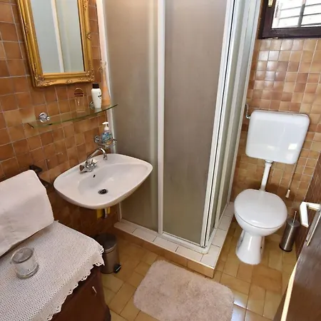 Apartment By The Sea Rogac, Solta - 16223
