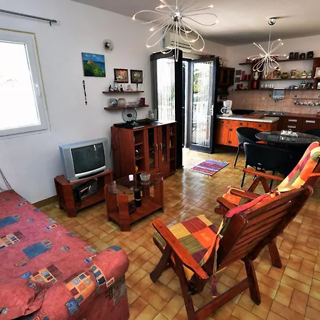 Apartment By The Sea Rogac, Solta - 16223